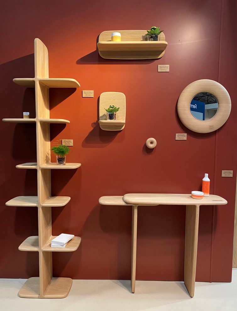 Collection Toupy de mlle jo Design Studio Ces tables suspendues sont fabriquées artisanalement en Wallonie et en Europe. Des produits durables évoquant le charme de nos jouets d’enfants.